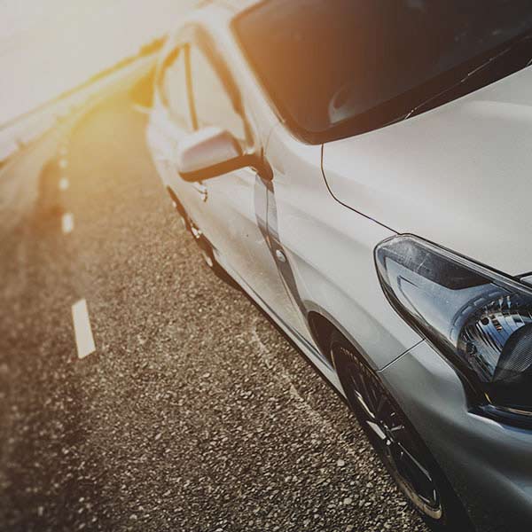 automotive-window-tinting-film-minimizing-glare